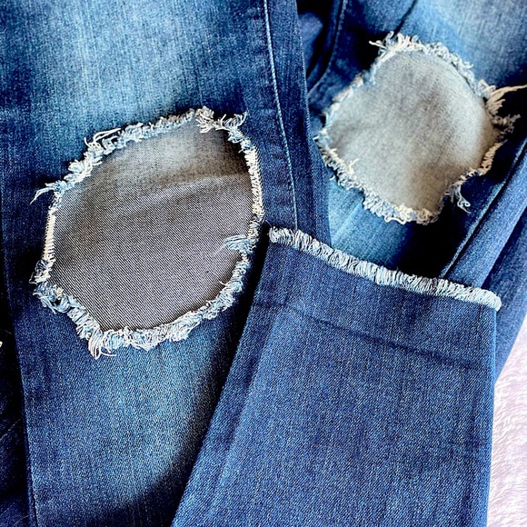 *NWT* L&B, “Lucky & Blessed” Dark Wash, Distressed Knee Skinny Jeans - Picture 8 of 8